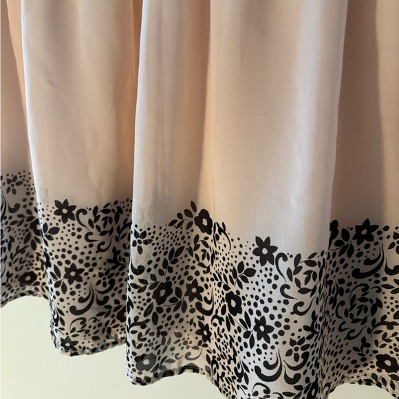 GAP flowy spring skirt - Picture 2 of 3